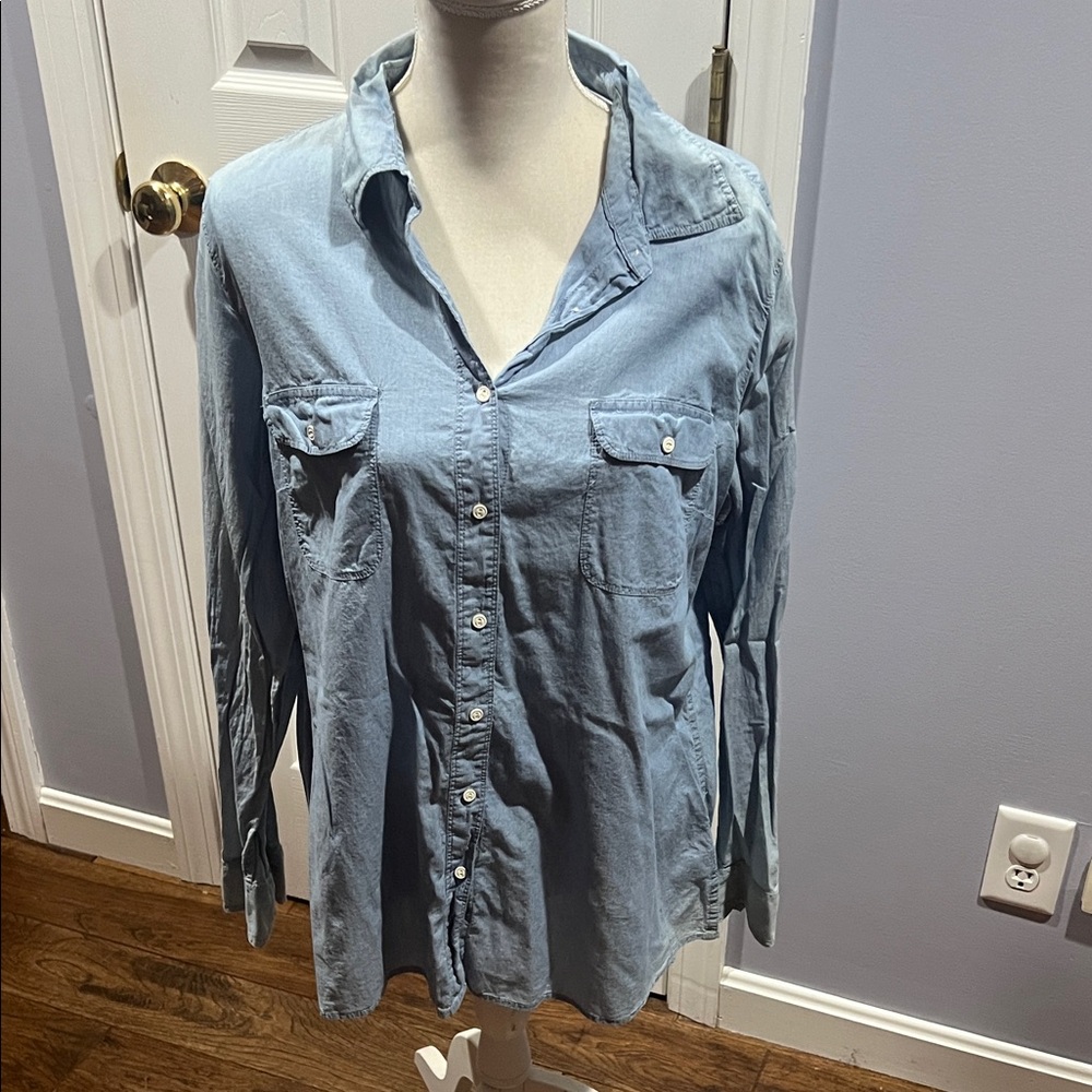 GAP Light Blue chambray  Button-Down Shirt women’s size xl